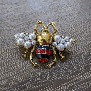 Pearl Bee Brooch